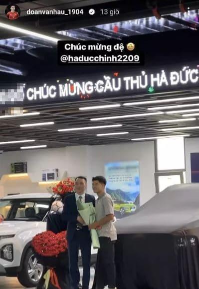 Sau biệt thự to nhất xã, tiền đạo Hà Đức Chinh lại tậu xế hộp tiền tỷ - Ảnh 1.