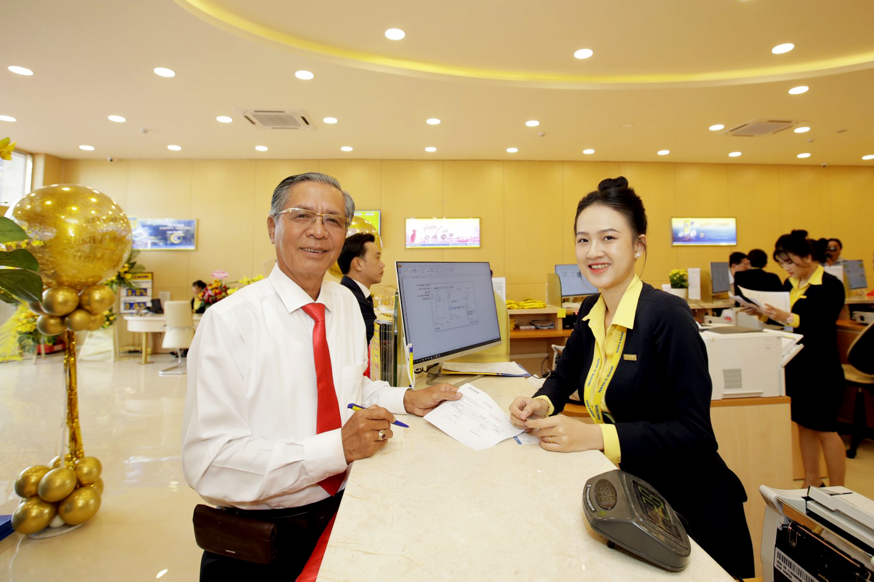 Nam A Bank khai trương chi nhánh Cà Mau - Ảnh 2.