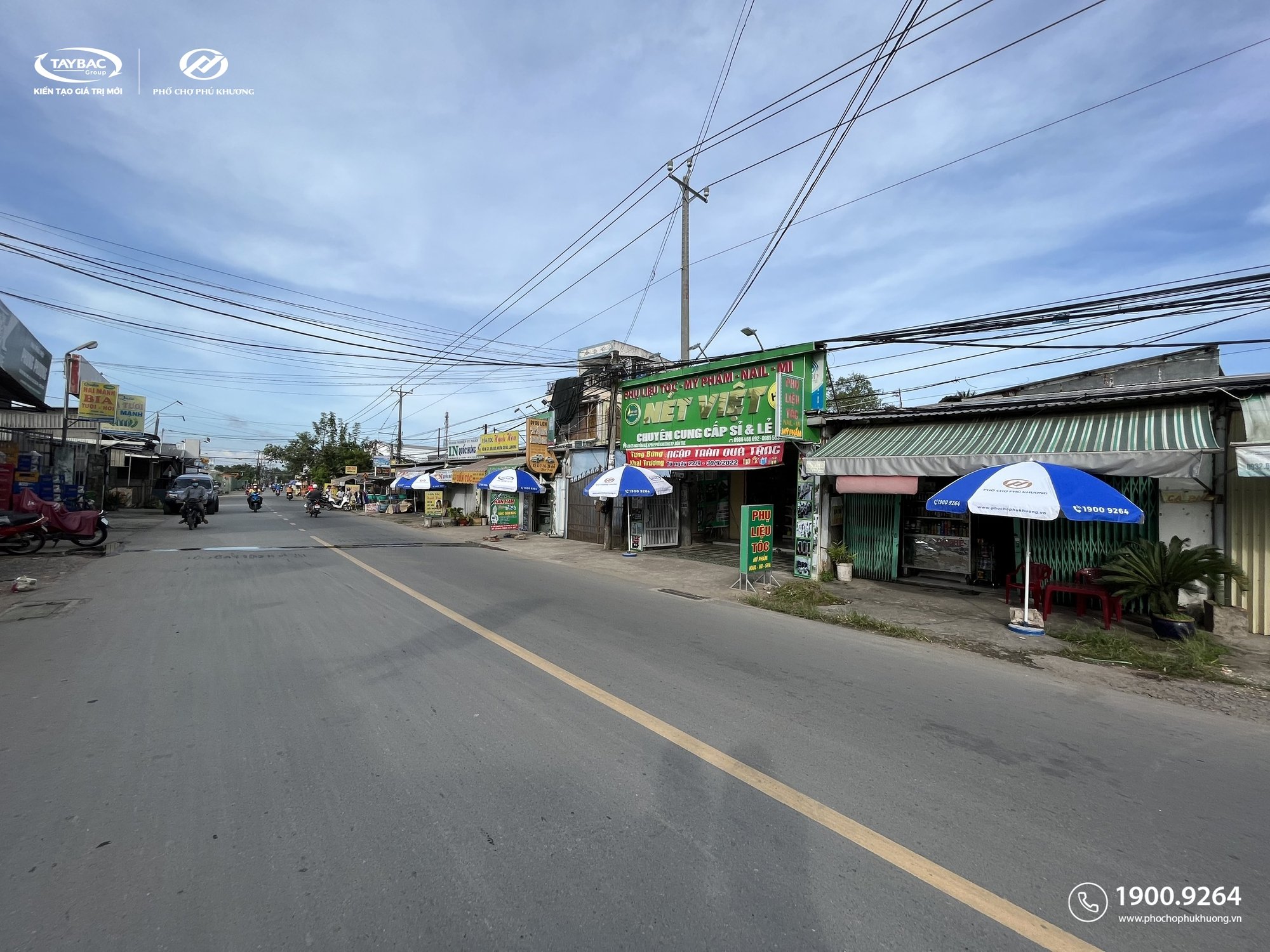 Hơn 200 phần quà đã được chủ đầu tư dự án Phố Chợ Phú Khương trao tặng cho người dân TP Bến Tre - Ảnh 3.
