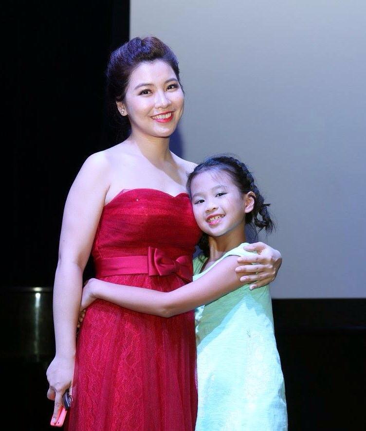 Chị Kính Hồng dễ thương của &quot;Chúc bé ngủ ngon&quot; ngày ấy - bây giờ đã khác thế nào? - Ảnh 2.