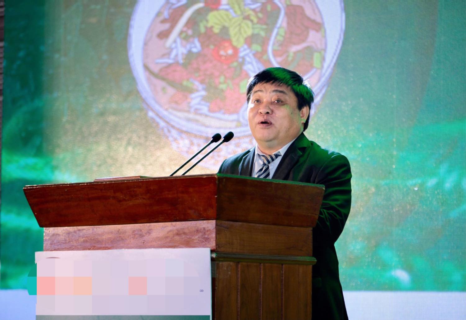 Hoa hậu H'Hen Niê nhớ về kỷ niệm lần đầu tiên được thưởng thức phở - Ảnh 4.