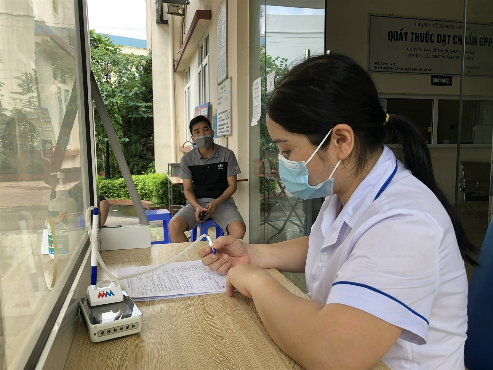 Viên chức trực tiếp làm công tác y tế có được hưởng phụ cấp ưu đãi? - Ảnh 1.