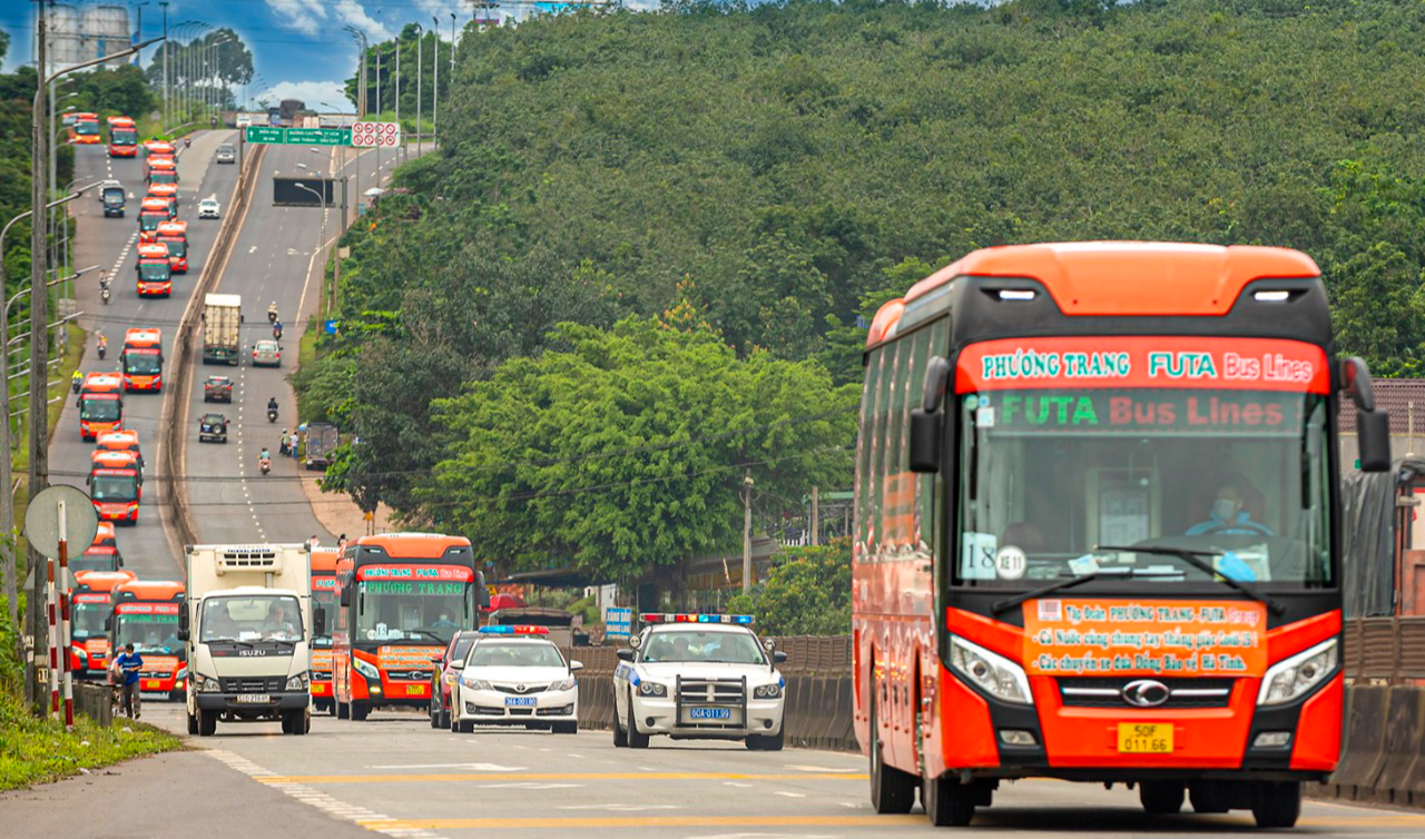 Khởi động &quot;chuyến xe 0 đồng&quot;, đưa người nghèo về quê đón tết Quý Mão 2023 - Ảnh 3.