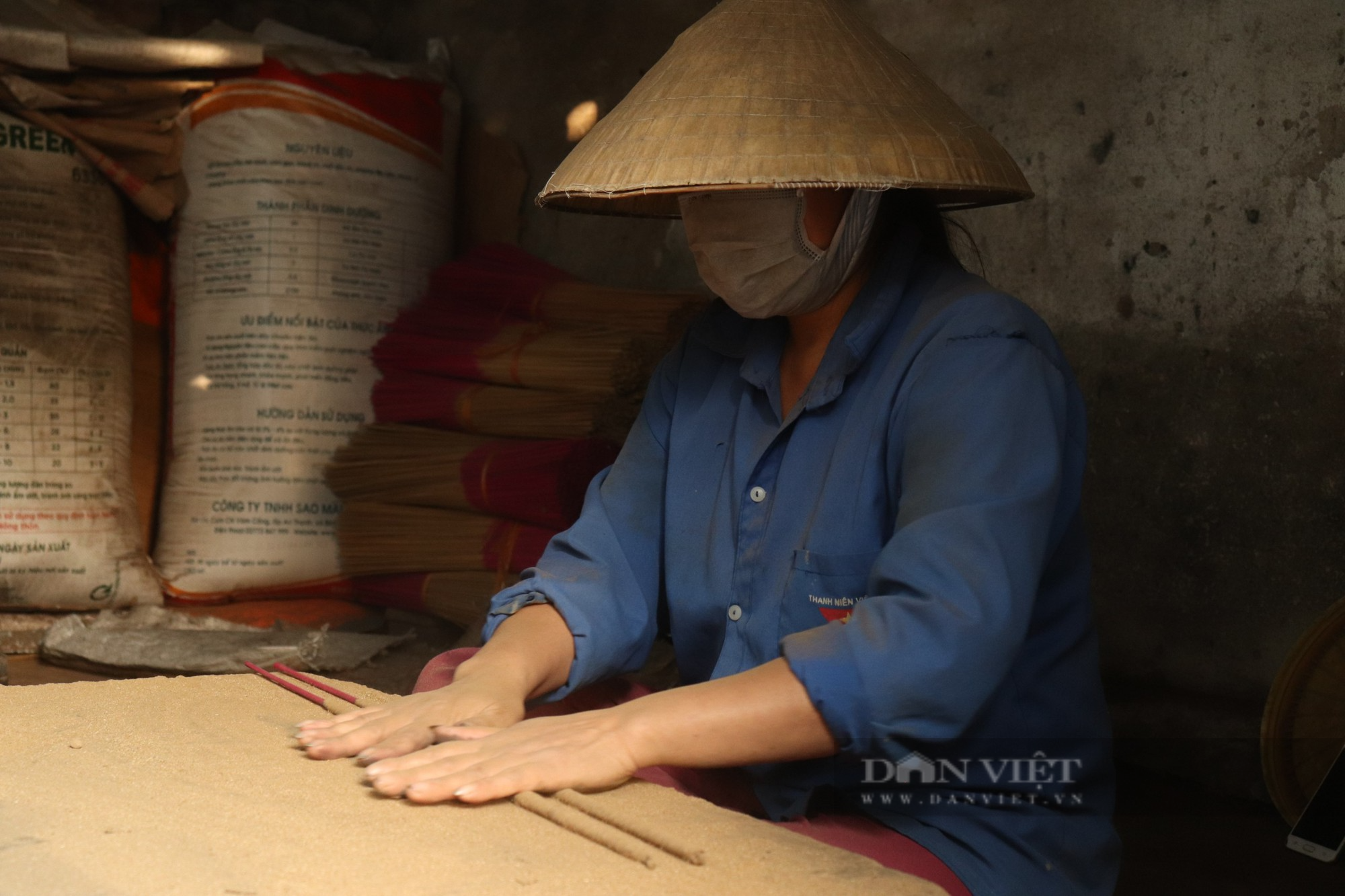 Làng hương truyền thống Đông Khê 300 tuổi hối hả vào vụ Tết - Ảnh 3.