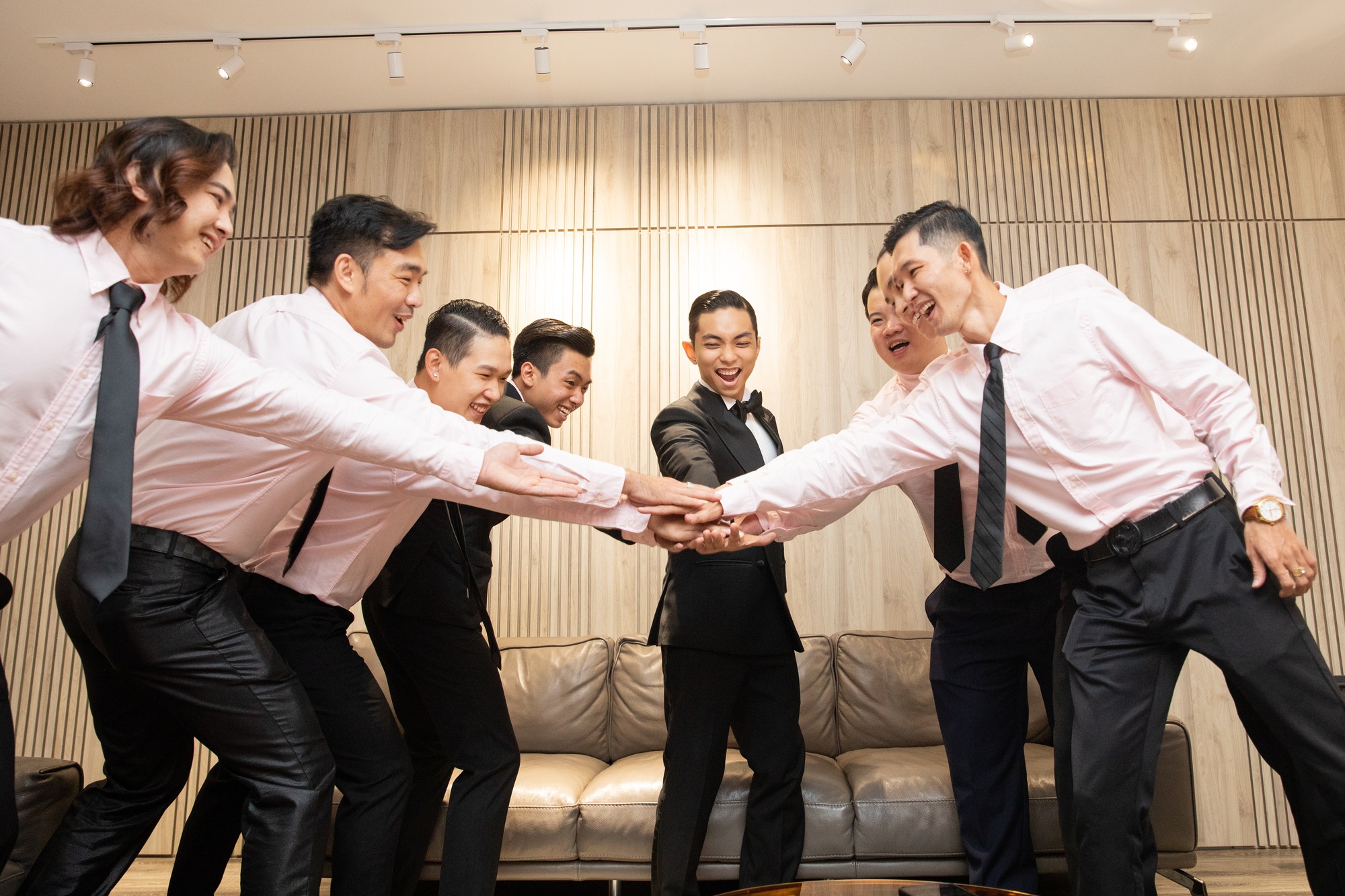 Khánh Thi bật khóc trong lễ gia tiên khi bà ngoại Phan Hiển tuyên bố cháu dâu đã có danh phận - Ảnh 7.