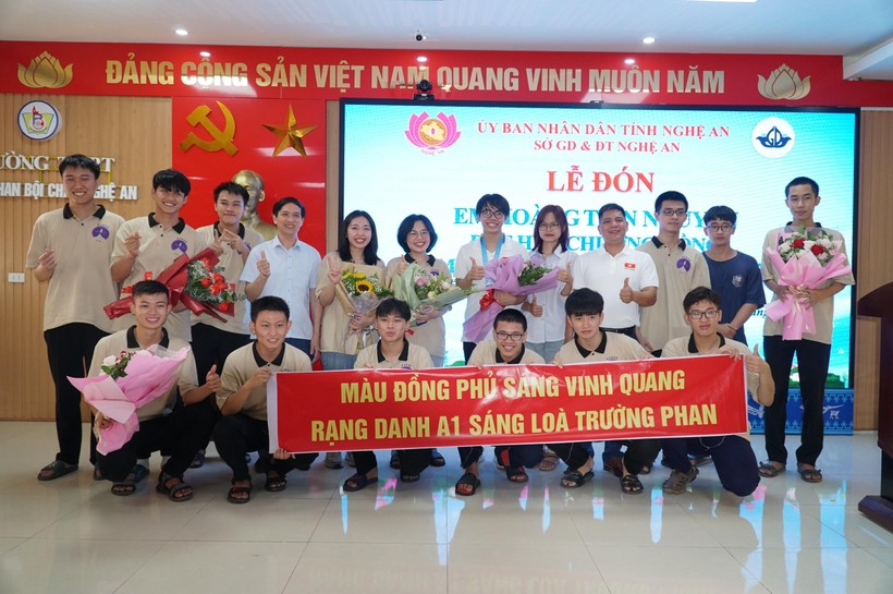 Hành trình chinh phục huy chương Olympic Toán quốc tế của nam sinh xứ Nghệ - Ảnh 5.