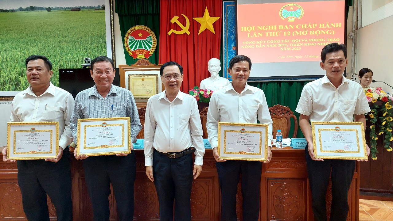 Hội Nông dân TP Cần Thơ: Hàng năm phối hợp tổ chức đối thoại giữa cấp ủy, chính quyền với nông dân   - Ảnh 1.