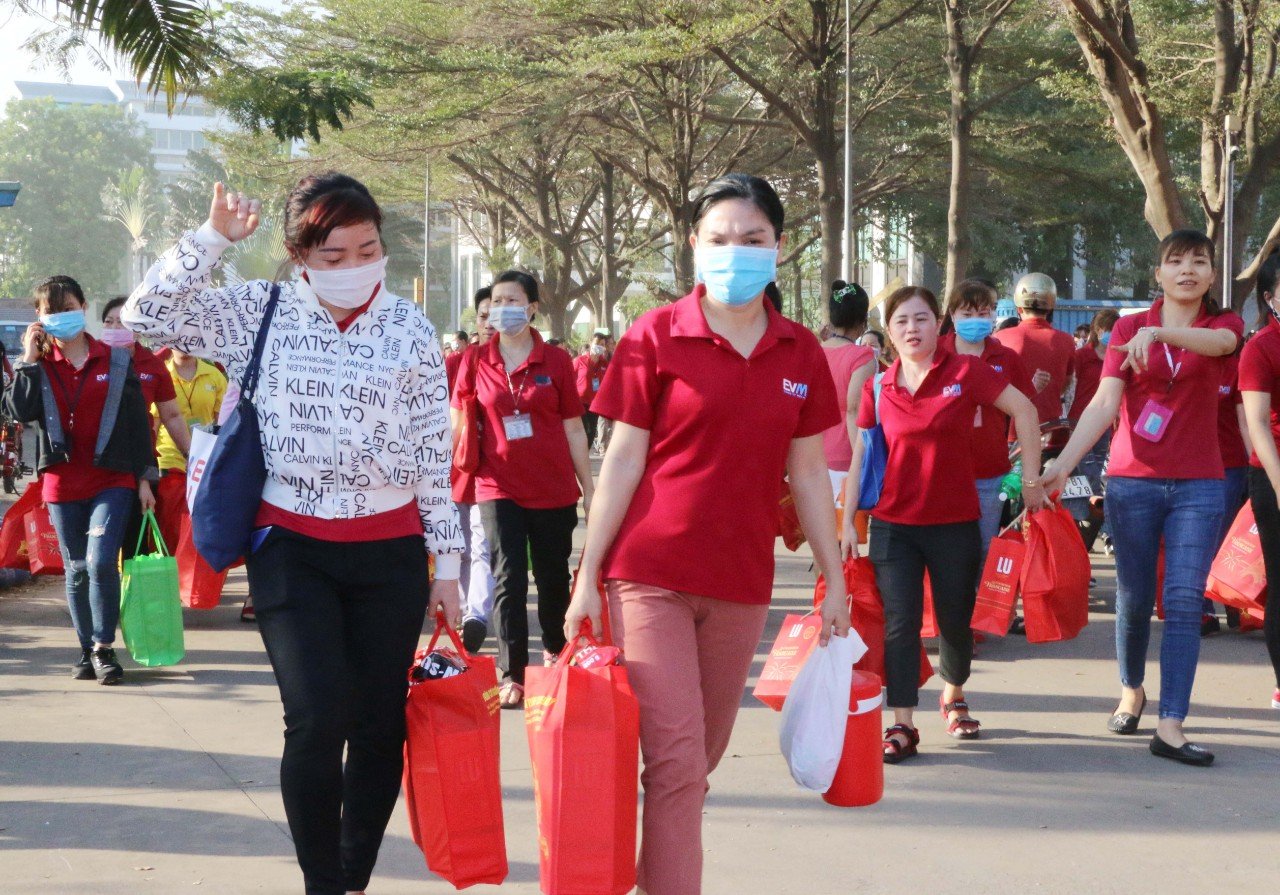 Khởi động &quot;chuyến xe 0 đồng&quot;, đưa người nghèo về quê đón tết Quý Mão 2023 - Ảnh 4.