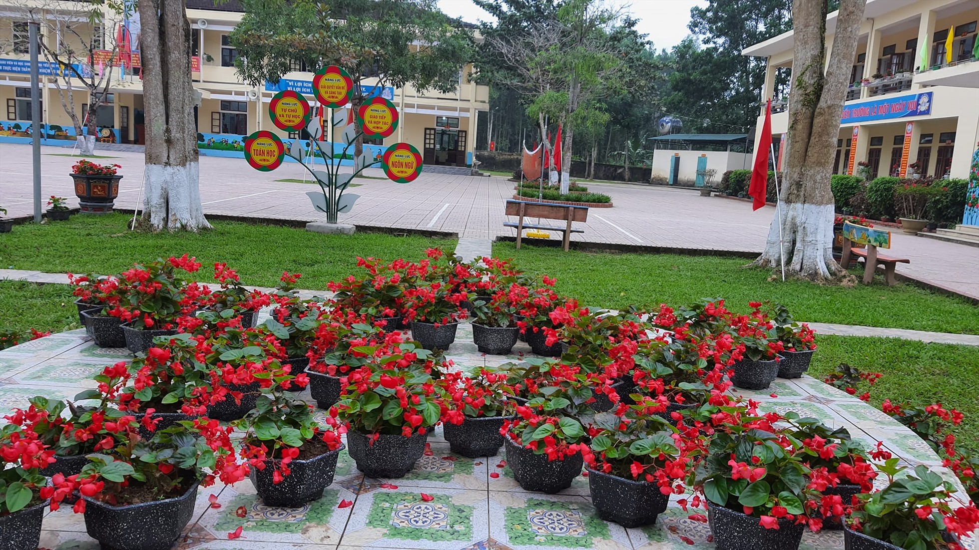  “Trường học hạnh phúc” ở vùng chảo lửa túi mưa - Ảnh 4.