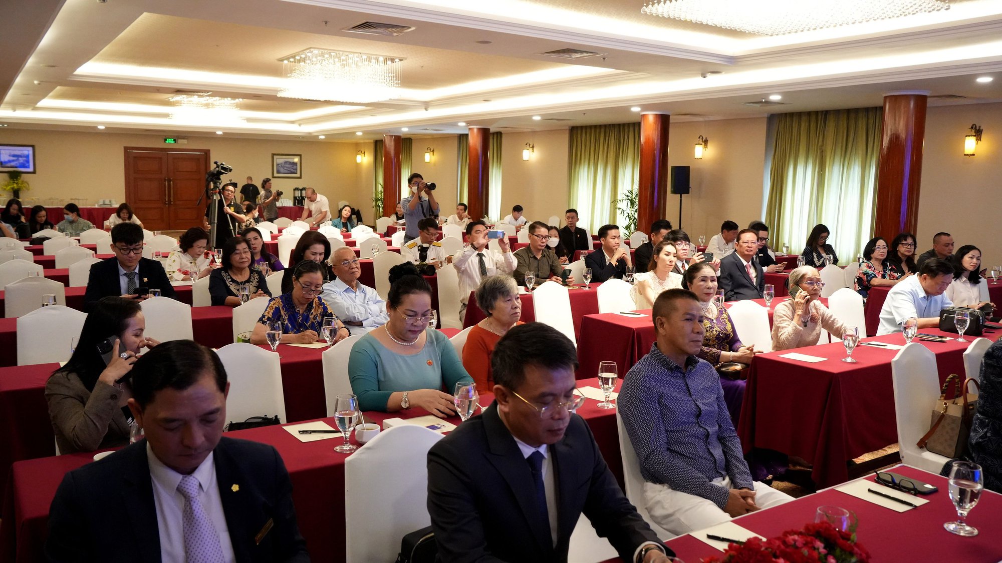 57 tỷ đồng ủng hộ hành trình lên rừng xuống biển giúp học sinh nghèo - Ảnh 2.