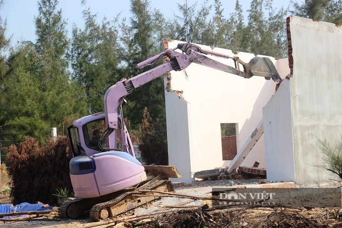 Lãnh đạo Bình Định quyết liệt về tận nơi chỉ đạo, sau 4 năm &quot;dẹp&quot; không xong việc &quot;chiếm đất công, xây không phép&quot; - Ảnh 3.