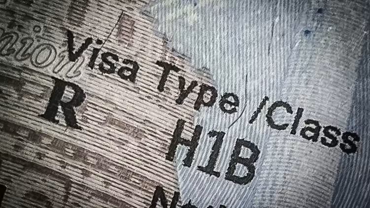 Thị thực H-1B thường được các công ty công nghệ sử dụng để thuê những người không phải là công dân Hoa Kỳ cho các vị trí khác nhau. (Ảnh của Yifan Yu).