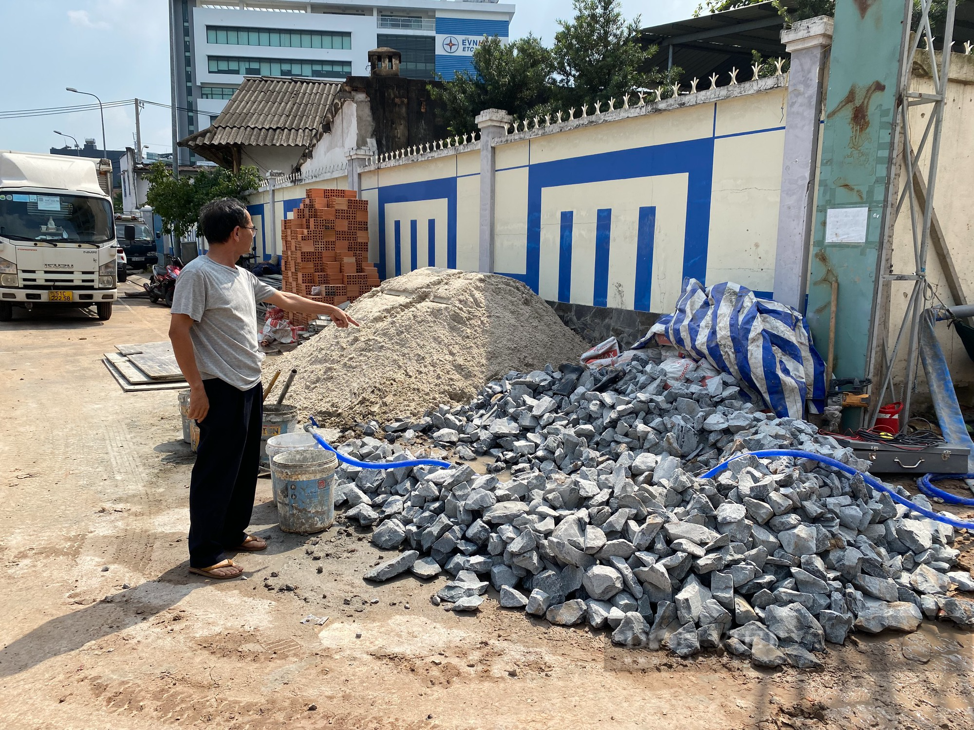 Nhập nhằng chuyện xây nhà trên cống, gần trăm hộ dân khiếu nại lên UBND TP.HCM  - Ảnh 3.