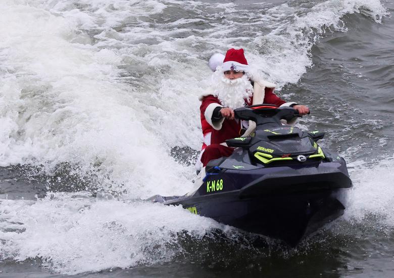 Những hình ảnh thú vị của các ông già Noel trên thế giới - Ảnh 2.