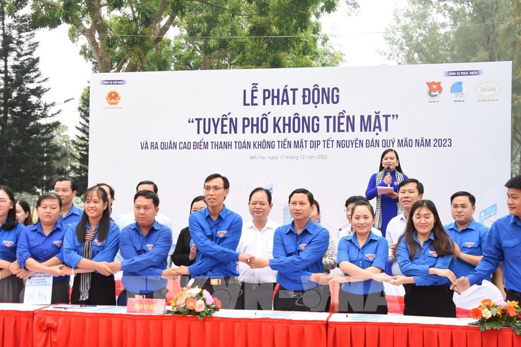 Bến Tre xây dựng tuyến phố không tiền mặt - Ảnh 1.