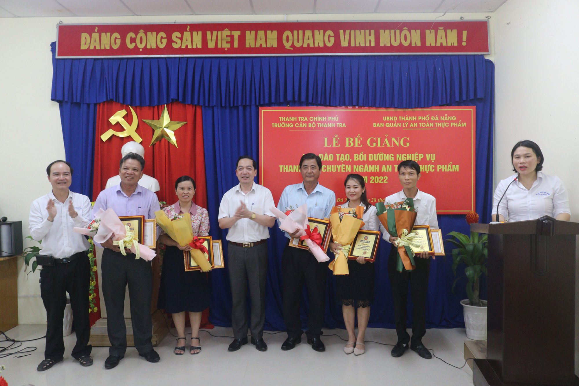Bế giảng lớp bồi dưỡng nghiệp vụ thanh tra chuyên ngành an toàn thực phẩm - Ảnh 2. Bế giảng lớp bồi dưỡng nghiệp vụ thanh tra chuyên ngành an toàn thực phẩm - Ảnh 2.