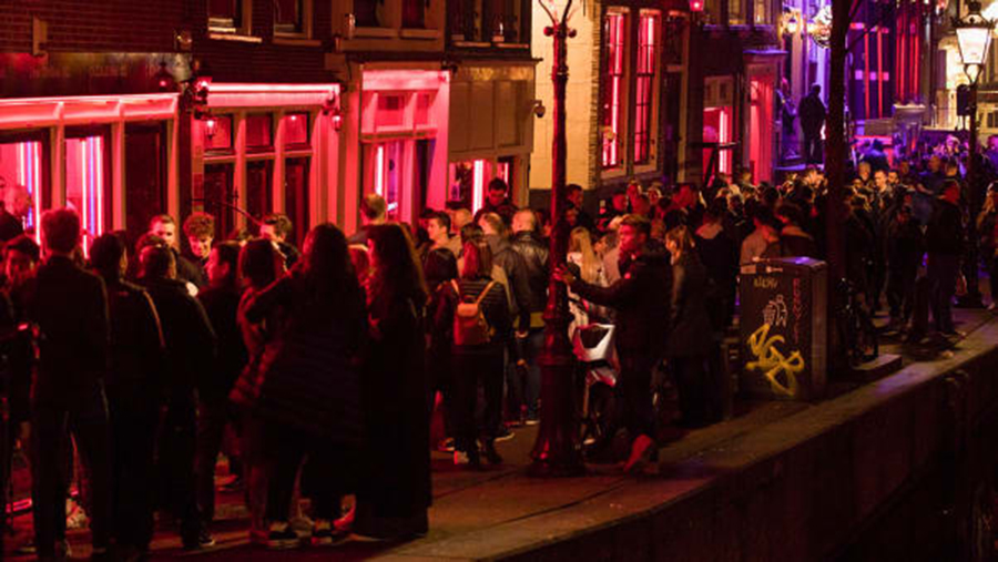 Hà Lan gửi thông điệp “tránh xa” với những du khách tới Amsterdam để “đi hoang” - Ảnh 3.