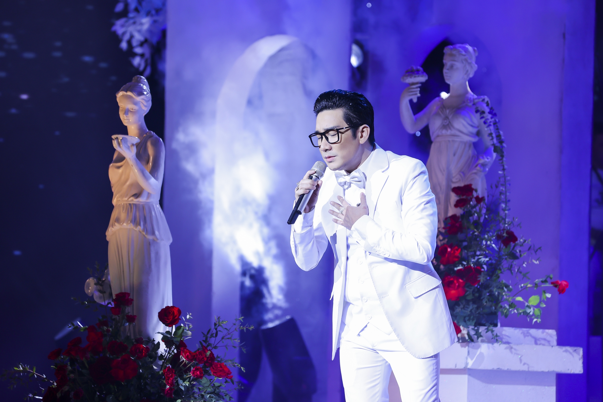 Quang Hà bị diva Mỹ Linh “bóc phốt”  trước 2000 khán giả - Ảnh 1.