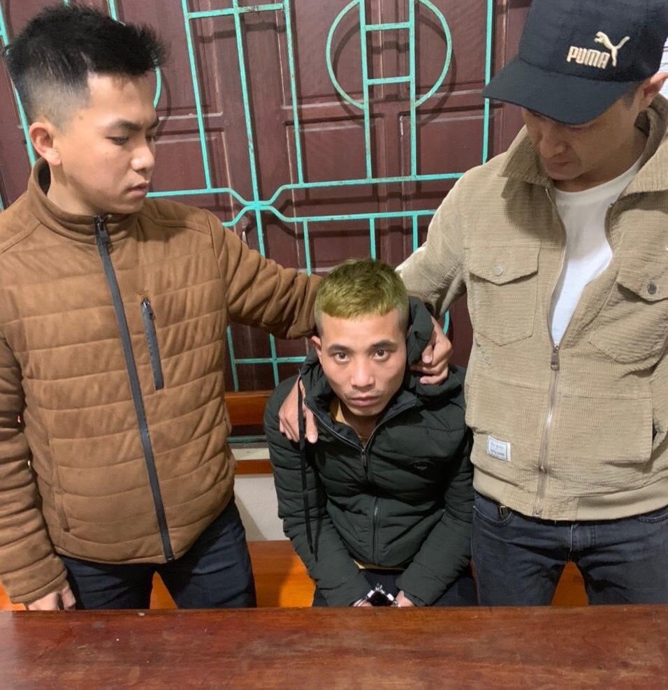 Bắt đối tượng lừa nữ chủ tiệm cắt tóc rồi dùng dao khống chế cướp hơn 70 triệu đồng - Ảnh 1.