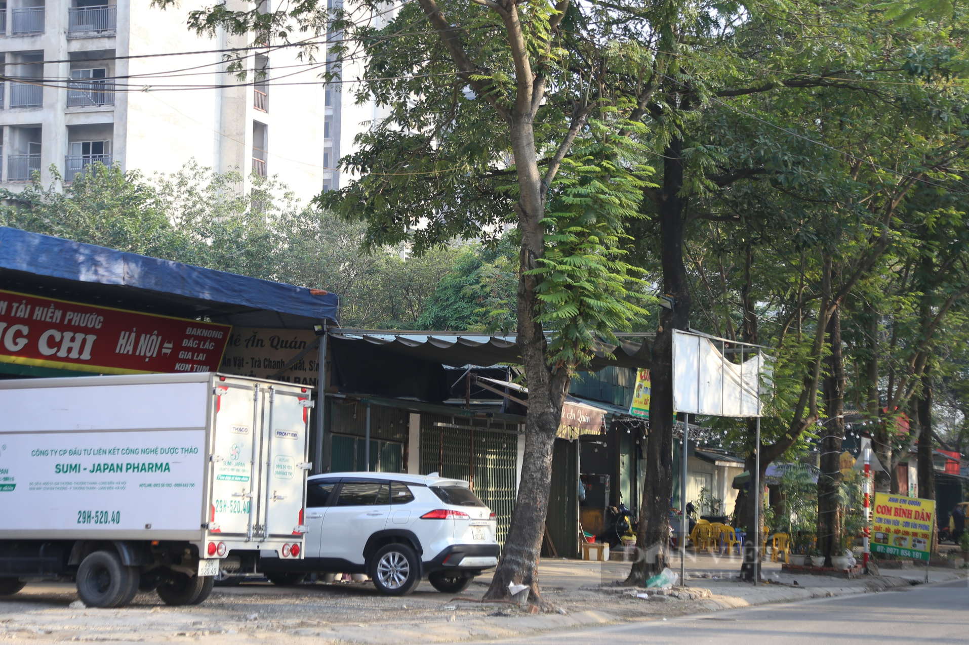 Bãi rửa xe, hàng quán mọc trên khu đất của ký túc xá nghìn tỷ dở dang - Ảnh 13.