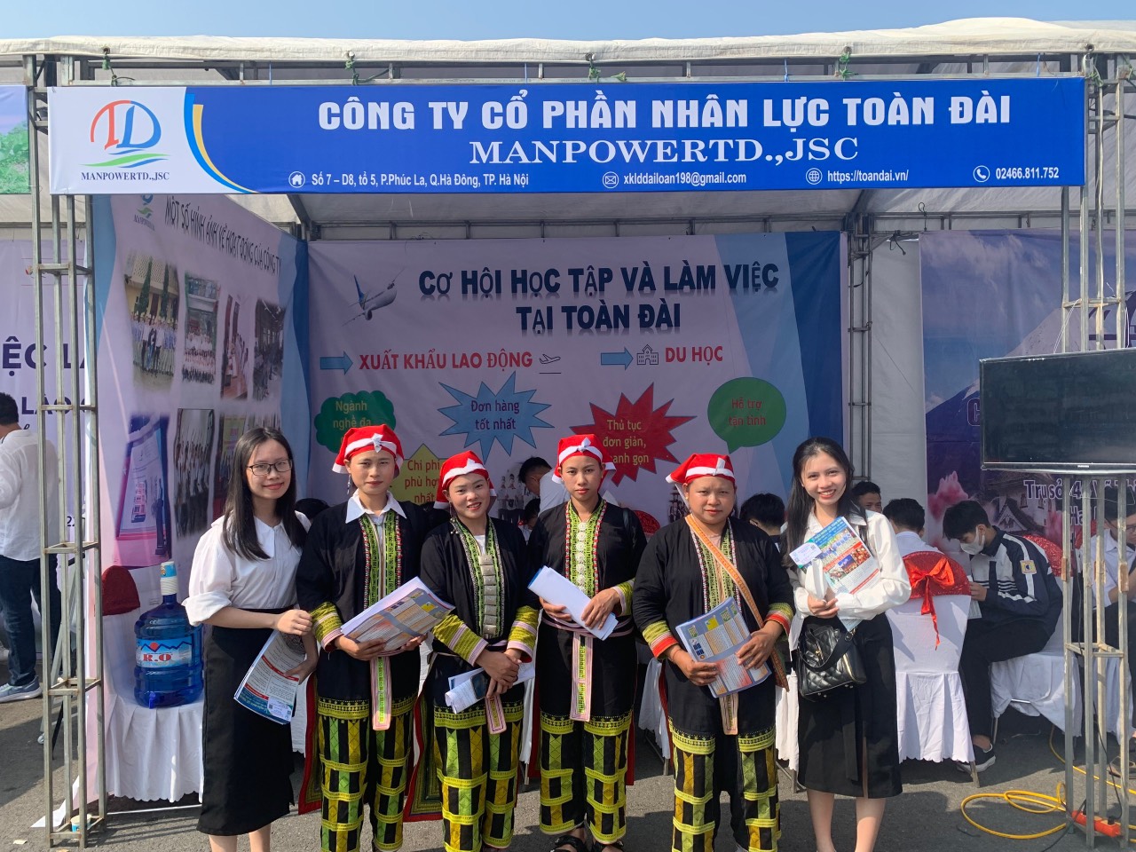 đưa người lao động đi làm việc ở nước ngoài 