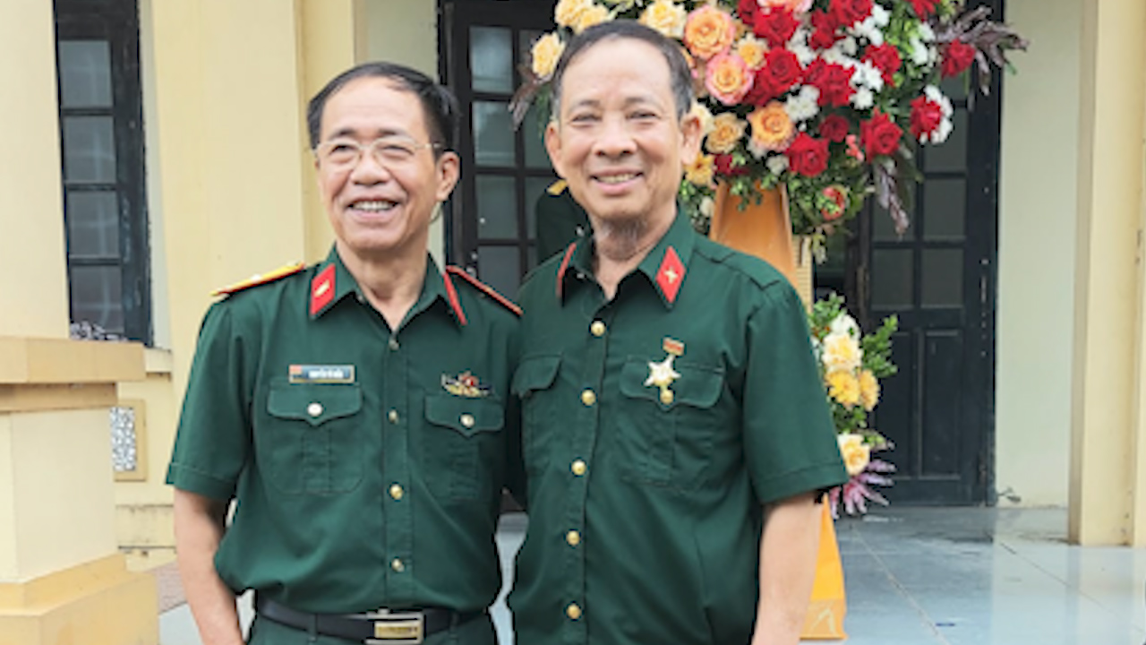 Cảm nhận "Bài thơ về đôi dép" của Nguyễn Vũ Điền - Ảnh 2. Cảm nhận "Bài thơ về đôi dép" của Nguyễn Vũ Điền - Ảnh 2.