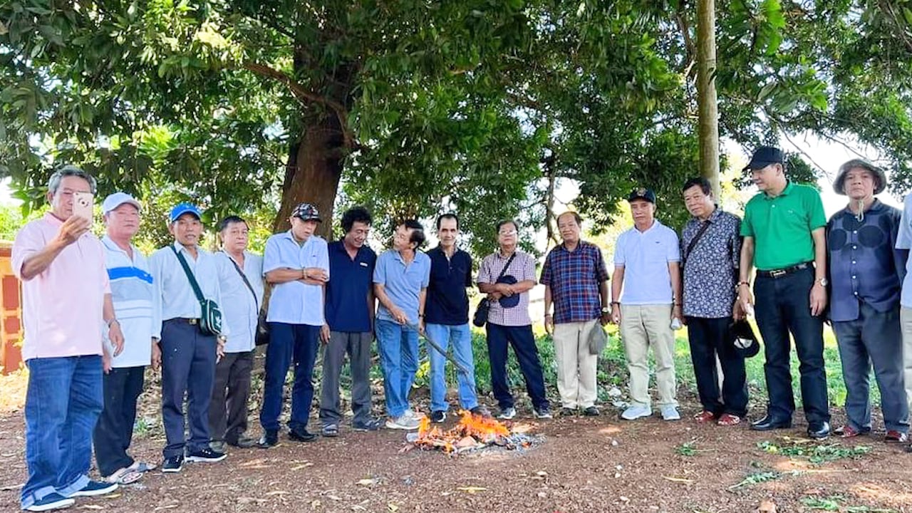 Cảm nhận "Bài thơ về đôi dép" của Nguyễn Vũ Điền - Ảnh 4. Cảm nhận "Bài thơ về đôi dép" của Nguyễn Vũ Điền - Ảnh 4.