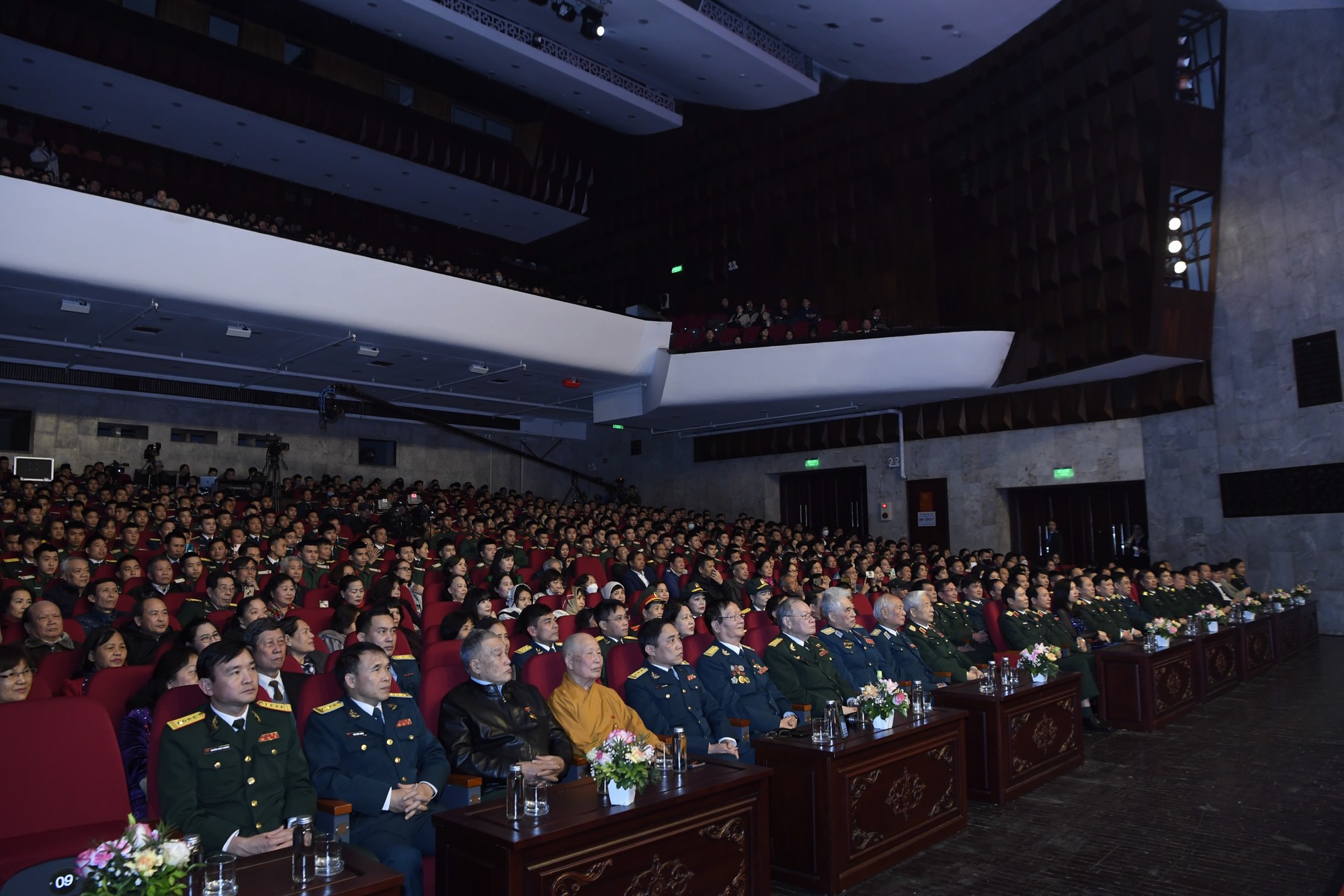 Chương trình nghệ thuật “Vang mãi bản hùng ca bầu trời” - tri ân các Anh hùng Lực lượng Vũ trang Nhân dân - Ảnh 3.