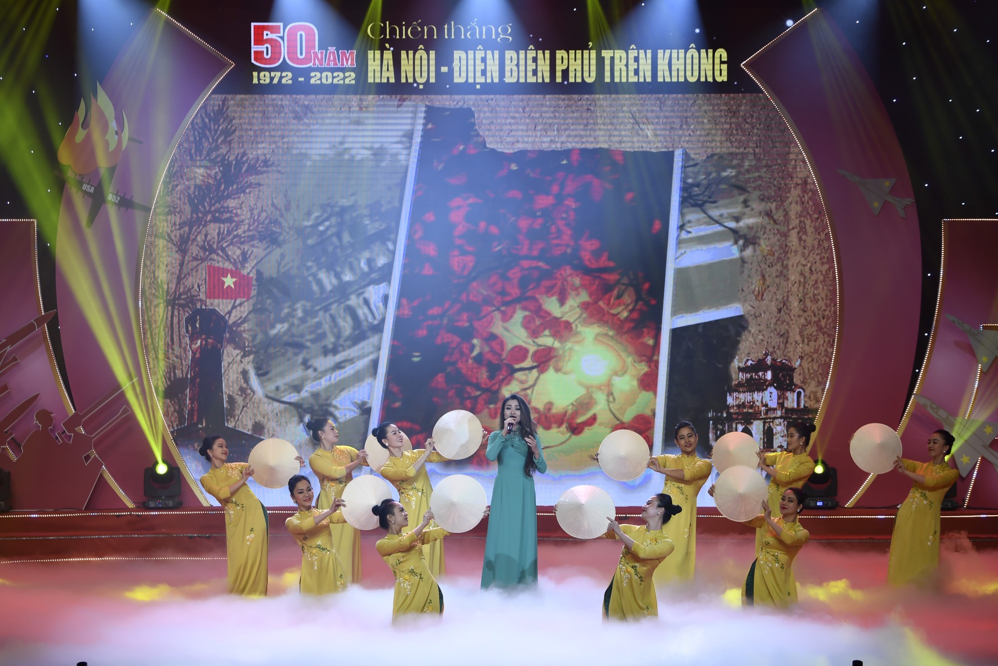 Chương trình nghệ thuật “Vang mãi bản hùng ca bầu trời” - tri ân các Anh hùng Lực lượng Vũ trang Nhân dân - Ảnh 7.