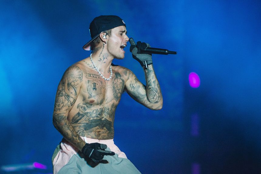Justin Bieber bán bản quyền âm nhạc trị giá 200 triệu USD - Ảnh 1.