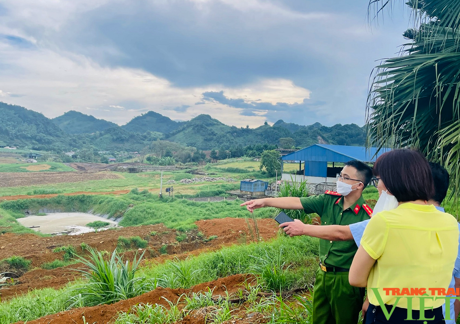 Sơn La: Công khai đường dây nóng về xử lý ô nhiễm môi trường - Ảnh 2. Sơn La: Công khai đường dây nóng về xử lý ô nhiễm môi trường - Ảnh 2.