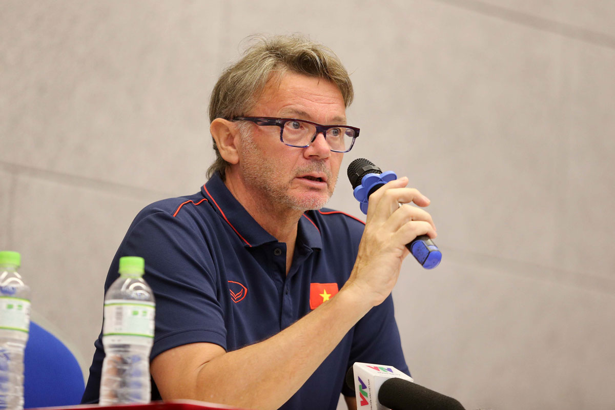 Tin tối (22/12): VFF bác bỏ tin đồn bổ nhiệm HLV Troussier thay thầy Park - Ảnh 1.