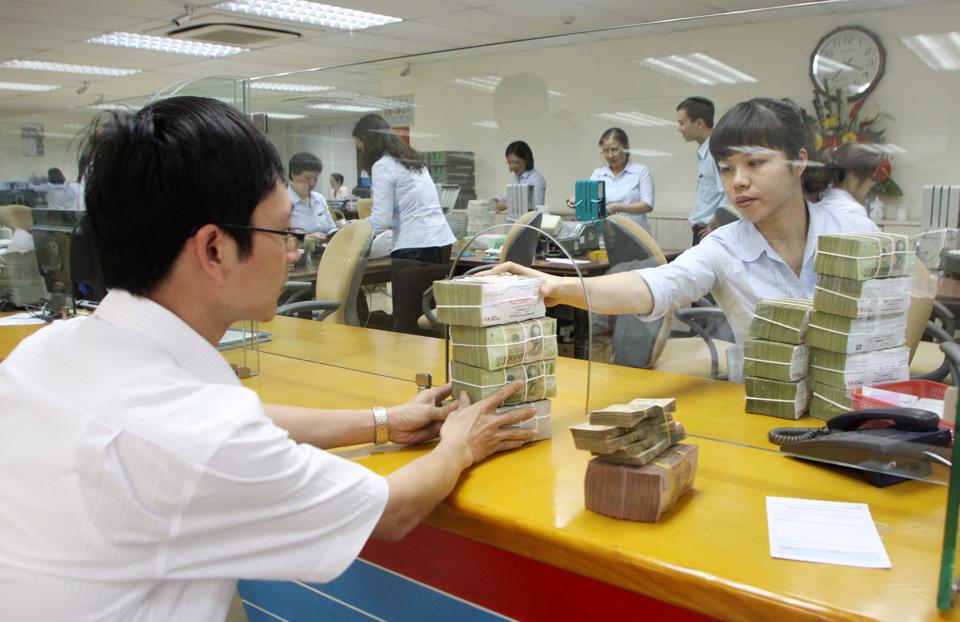 Cẩn trọng khi điều chỉnh chính sách tiền tệ - Ảnh 1.