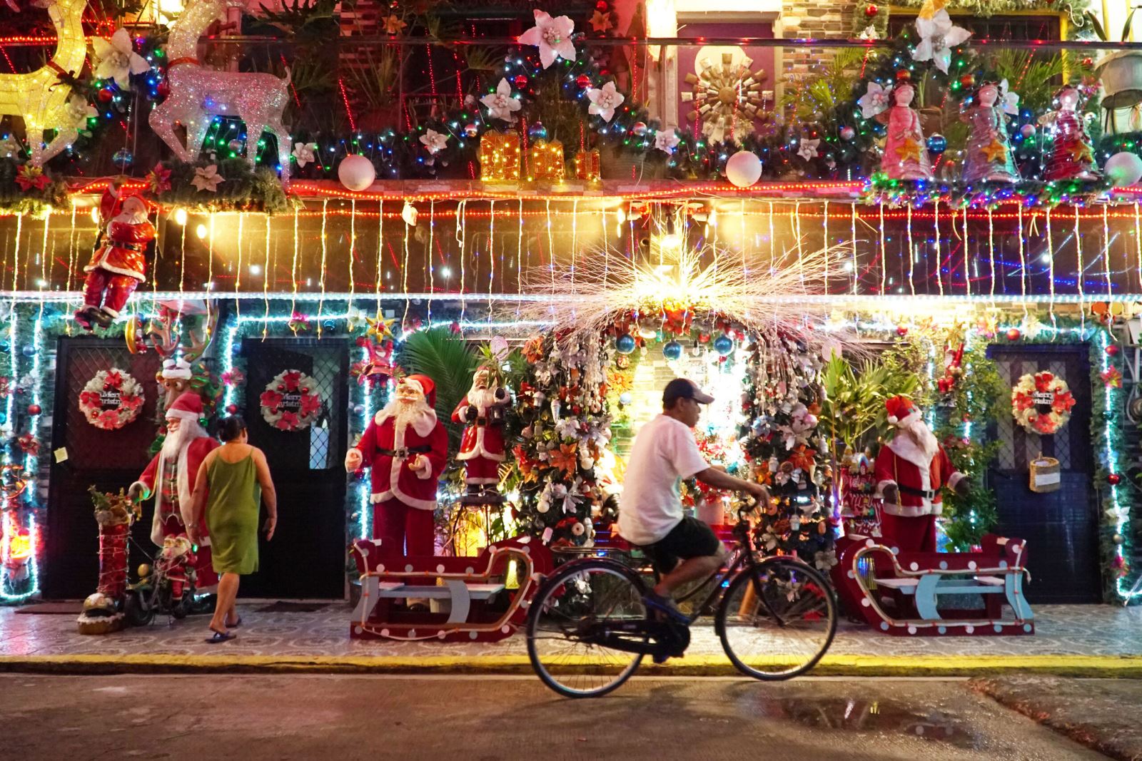 Thế giới lung linh sắc màu chào đón Giáng sinh - Ảnh 9.