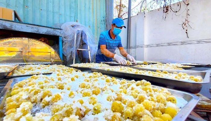 Chạy đua với thời gian, nông dân miền Tây hối hả làm mứt trái cây phục vụ bà con vui Tết 2023 - Ảnh 5.