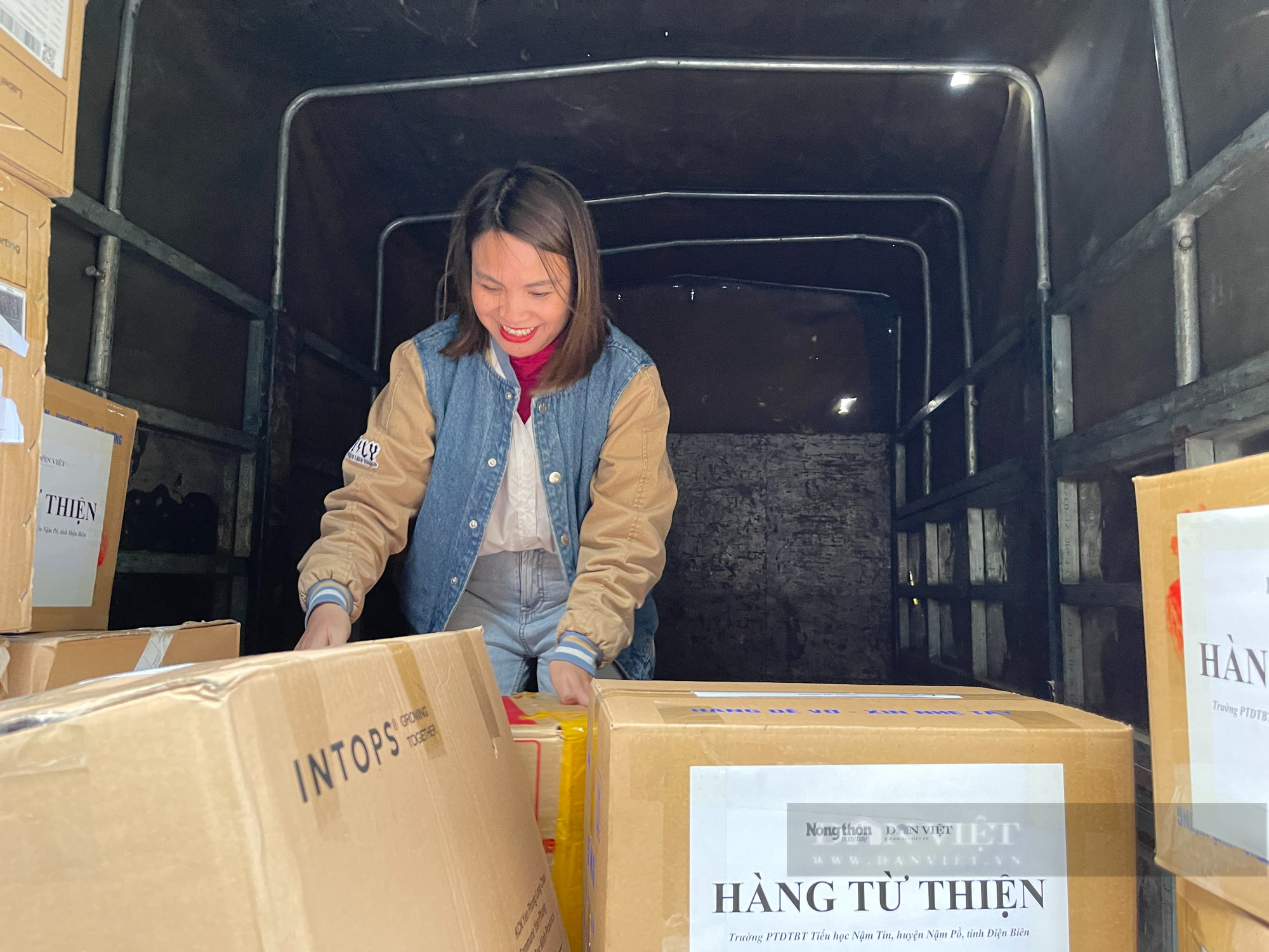 Chuyến xe chở yêu thương sưởi ấm những đứa trẻ vùng cao Điện Biên chuyển bánh - Ảnh 7.