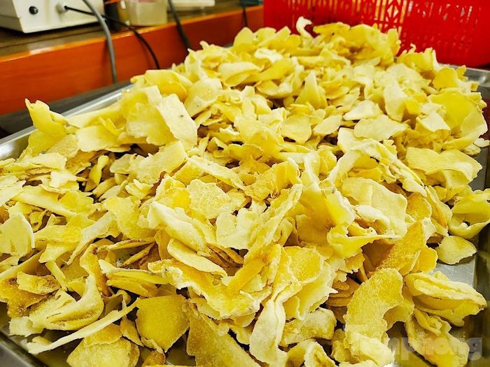Chạy đua với thời gian, nông dân miền Tây hối hả làm mứt trái cây phục vụ bà con vui Tết 2023 - Ảnh 16.