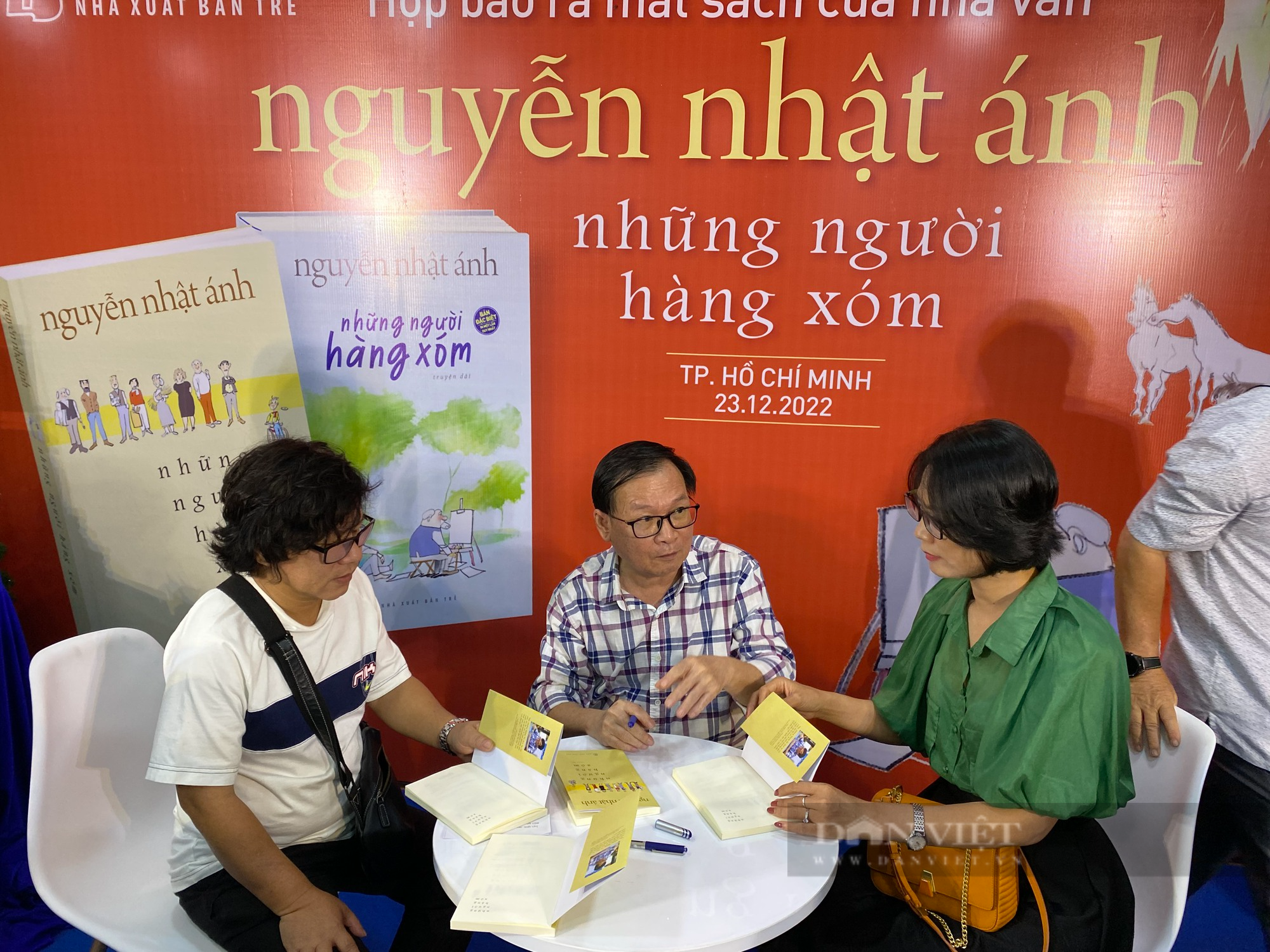 Nguyễn Nhật Ánh gửi quà Giáng sinh bằng &quot;Những người hàng xóm&quot; - Ảnh 3.