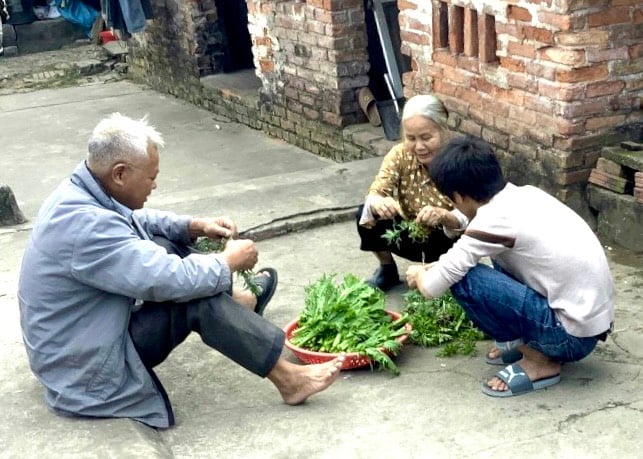 Thiếu tình thương của mẹ, hai anh em nỗ lực vượt khó - Ảnh 4.