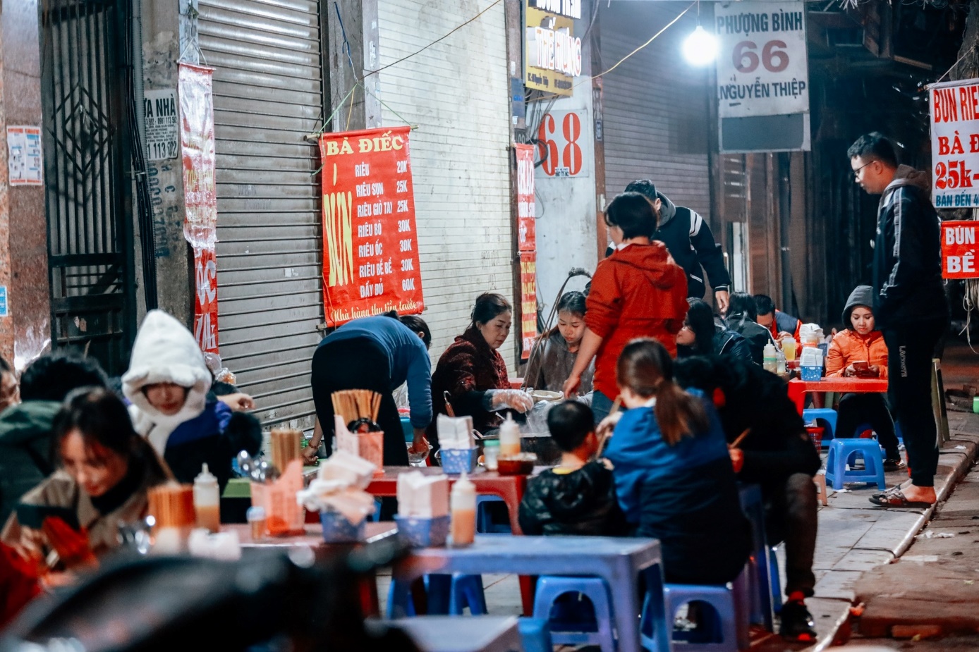 Gánh bún truyền đời bán 1.000 bát cao điểm mùa đông  - Ảnh 1.