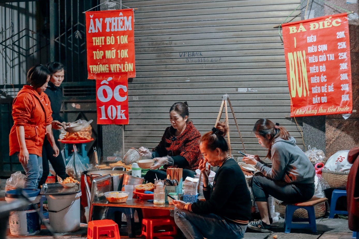 Gánh bún truyền đời bán 1.000 bát cao điểm mùa đông  - Ảnh 3.
