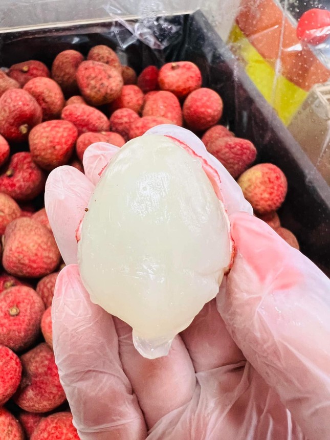 Vải thiều 'đi máy bay' từ Úc về Việt Nam, giá 1,3 triệu đồng/kg - Ảnh 2. Vải thiều 'đi máy bay' từ Úc về Việt Nam, giá 1,3 triệu đồng/kg - Ảnh 2.