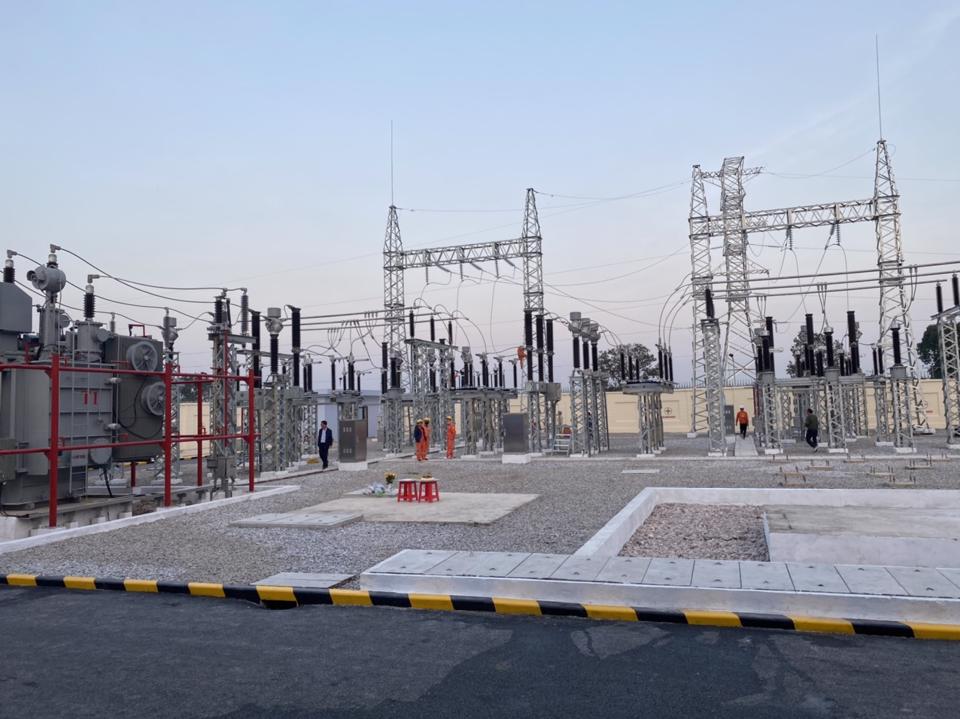 Bức tranh kinh tế Việt Nam 2022, những gam màu tối - sáng - Ảnh 2.
