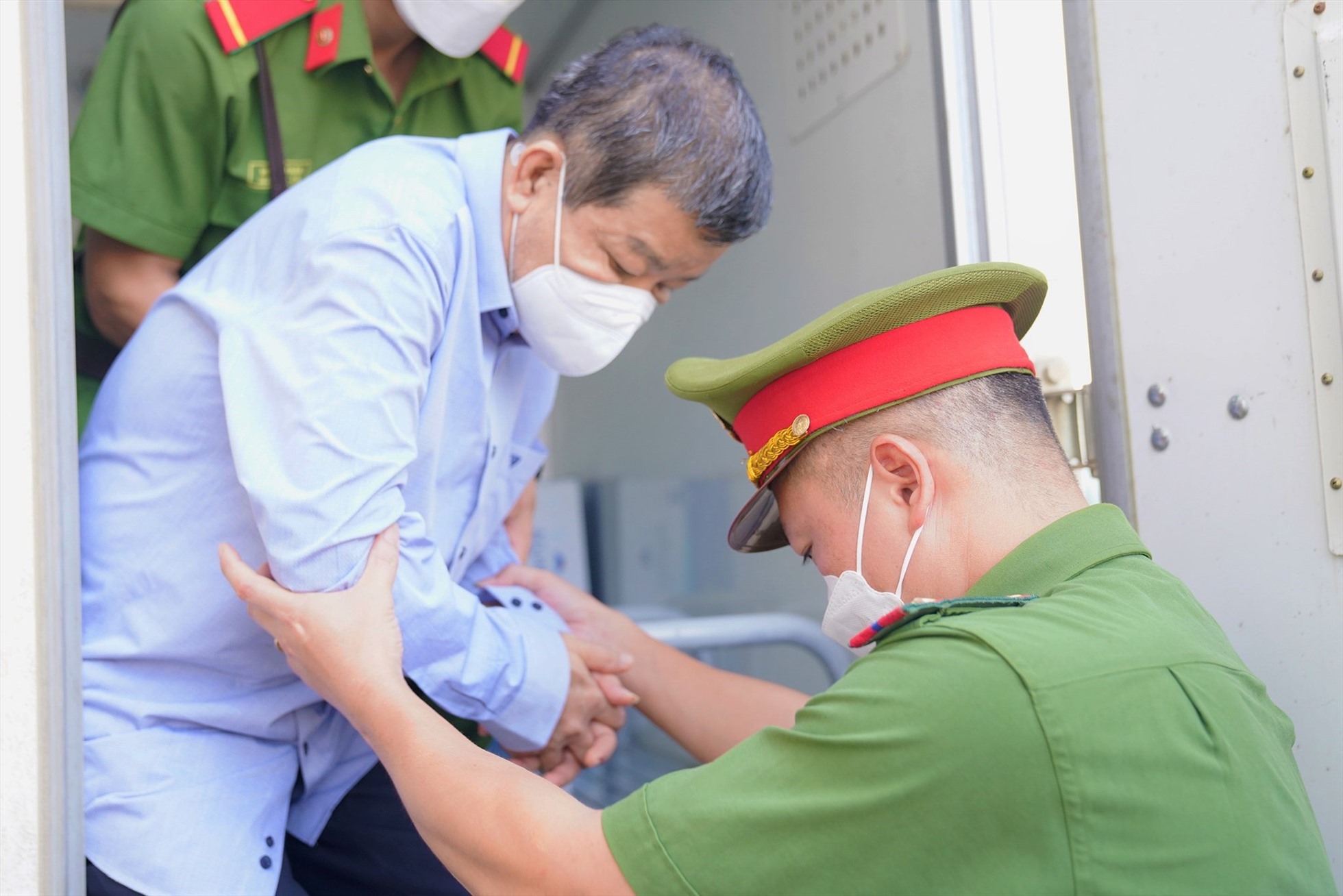 Cựu Chủ tịch UBND tỉnh Bình Dương hầu tòa phúc thẩm - Ảnh 1.