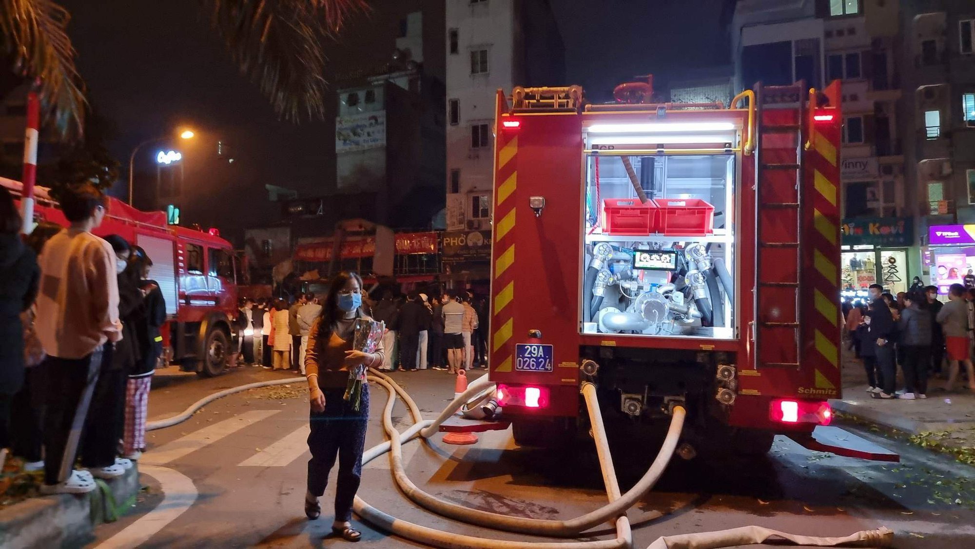 Hà Nội: Nổ lớn, một cửa hàng bốc cháy ngùn ngụt - Ảnh 5.