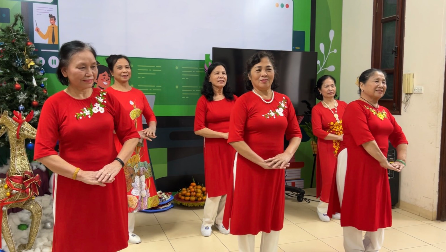 Ảnh: Tết yêu thương đến với những mảnh đời nghị lực - Ảnh 4.