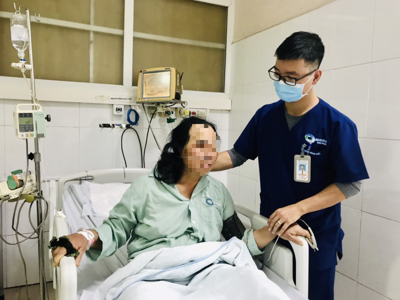 Ăn cá cực độc, một phụ nữ suy hô hấp, nguy kịch - Ảnh 2.