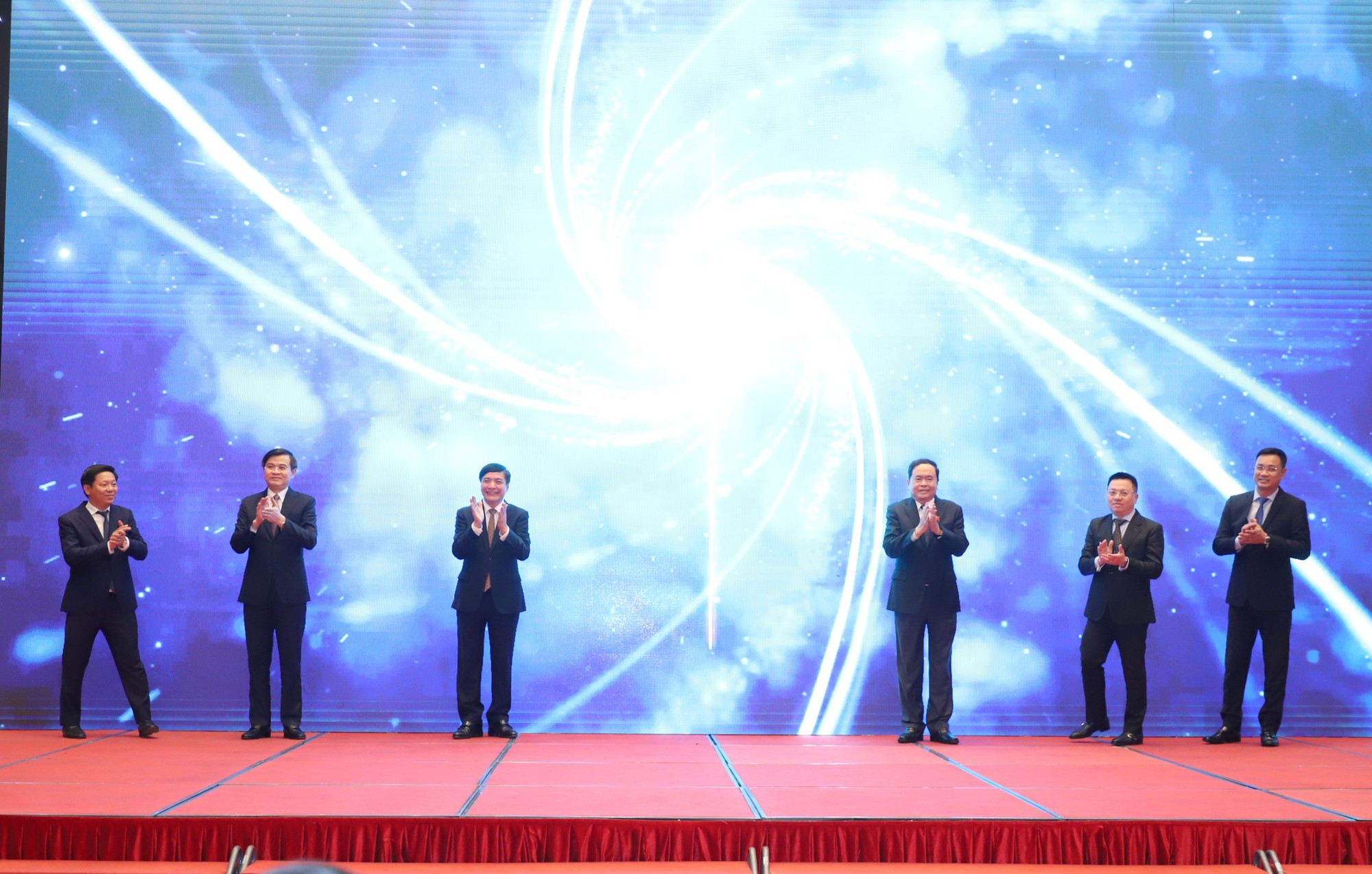 Giải Diên Hồng - Giải báo chí viết về Quốc hội và HĐND lần đầu tiên được tổ chức - Ảnh 2.