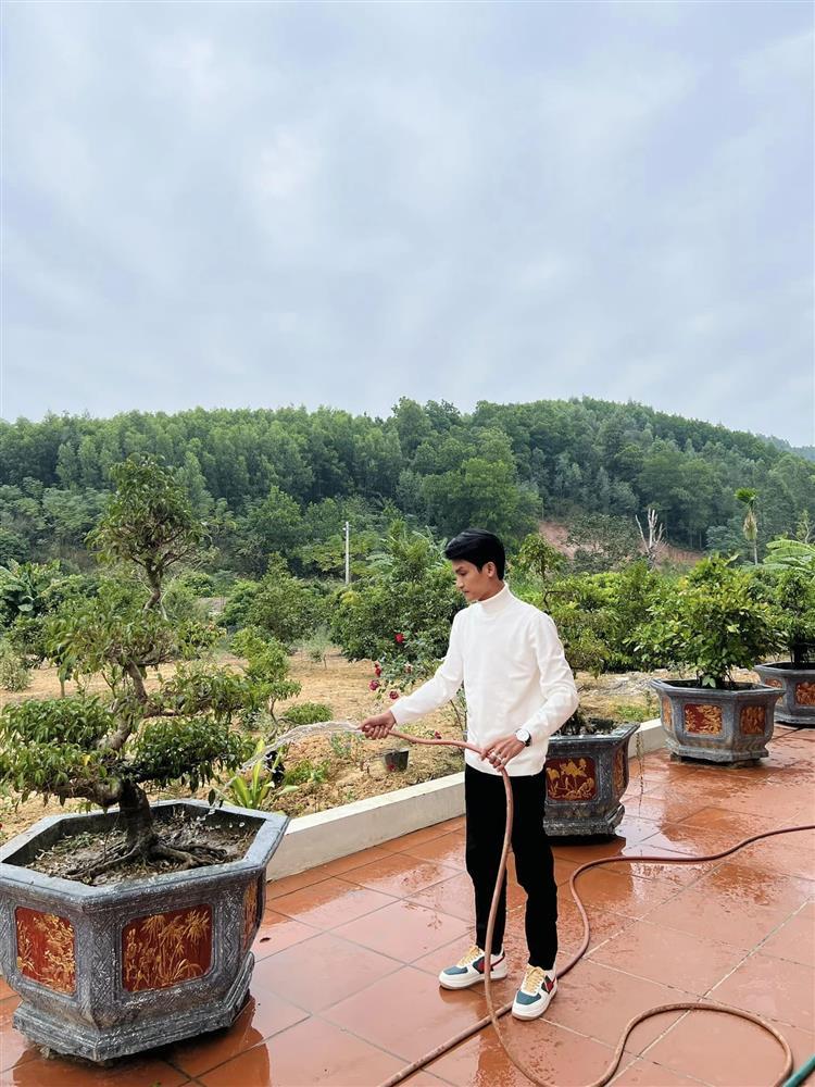 Mạc Văn Khoa xây tặng bố mẹ căn nhà sàn khiến dân tình ngưỡng mộ - Ảnh 2.