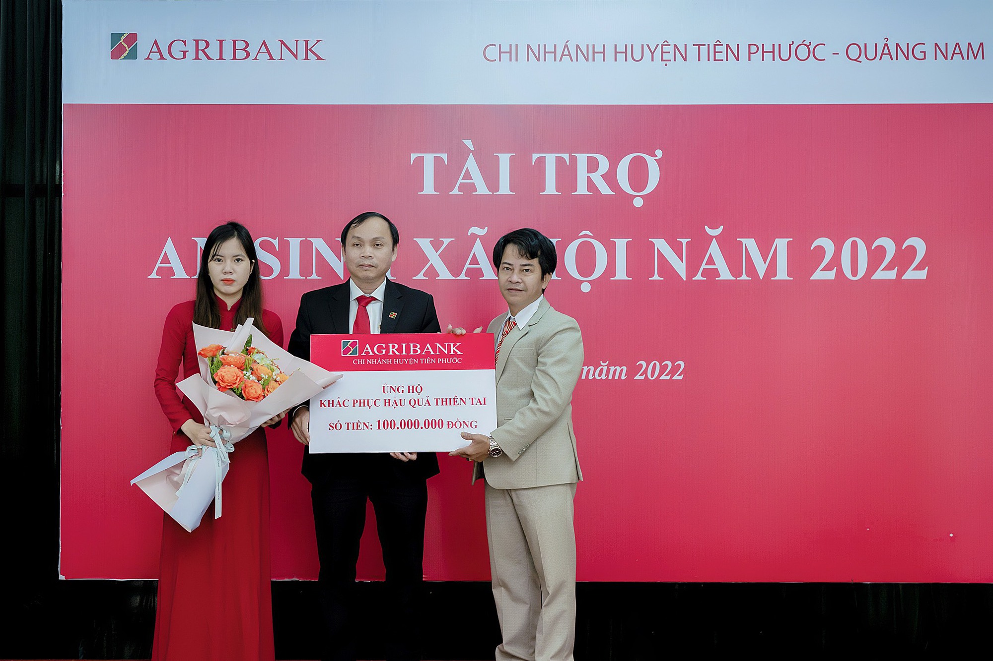 Quảng Nam Agribank chia sẻ khó khăn với người dân, hỗ trợ khắc phục hậu quả thiên tai bão, lũ - Ảnh 2.